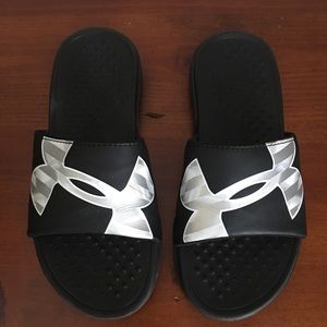 Under Armour Slides (Size 3Y)
